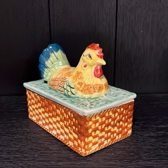 Vintage Ceramic Hen 1960's empty trinket box. Pretty hen on a basket. - Picture 3 of 8